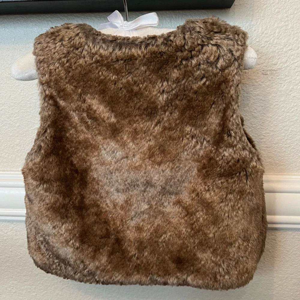 Old Navy Girls Faux Fur Vest - Picture 2 of 3